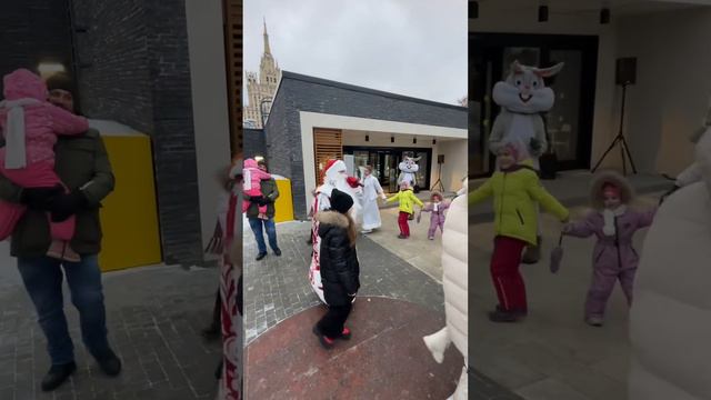 Москва в Новый Год🎄Семейное приключение большой компанией. Кремлёвская ёлка. Зоопарк. Цирк Никулина смотреть онлайн