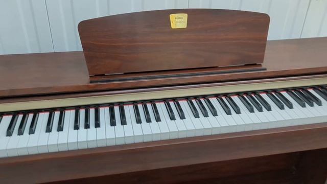 Yamaha Clavinova CLP-320 digital pia I in mahogany colour stock number 22386