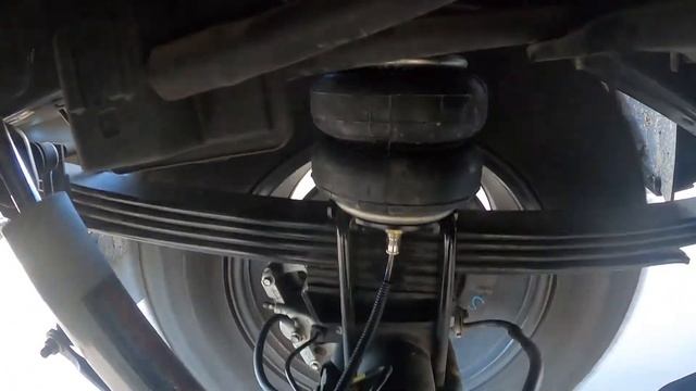 In Action: Nissan Titan Rear Leaf Helper Air Suspension - Airbag Man Kit RR4722 смотреть онлайн