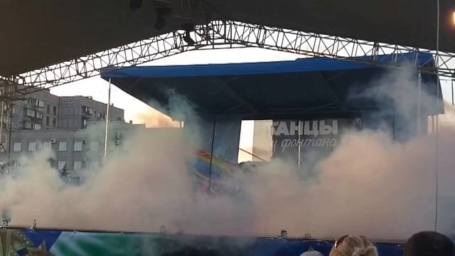 (2/2) ✰Танцы у фонтана✰ смотреть онлайн