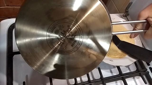 Жарим без масла Блинчики на новой стальной сковородке смотреть онлайн