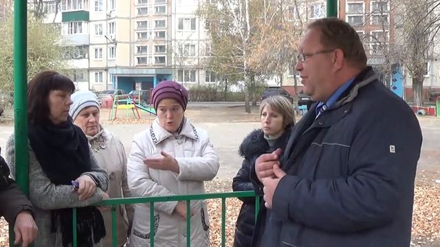 Встреча директора ГУК "ЛИпКом" В Двуреченского с активом МКД №14 по ул. П. Смородина смотреть онлайн