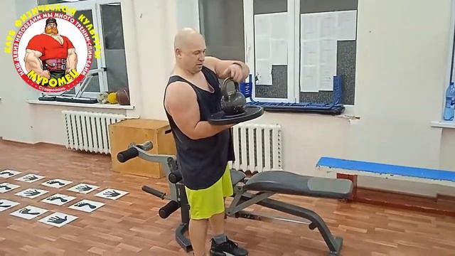 Жим официанта. Простое упражнение для полезного отдыха или перерыва между сетами. смотреть онлайн