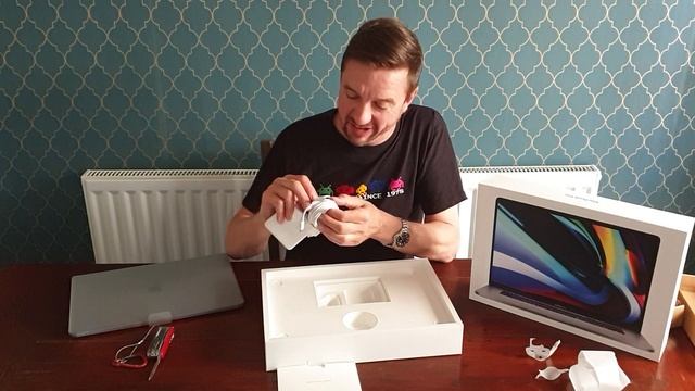 Macbook Pro 16 inch 2020 unboxing an INCREDIBLE Apple Mac laptop! смотреть онлайн