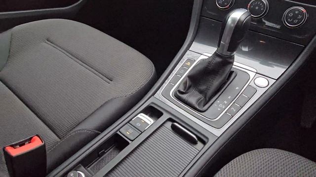 Volkswagen Golf MK7 Facelift 1.5 TSI SE Nav EVO 130PS DSG 5D WHA смотреть онлайн