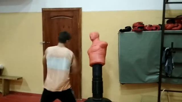 Боксер против резиного человека смотреть онлайн