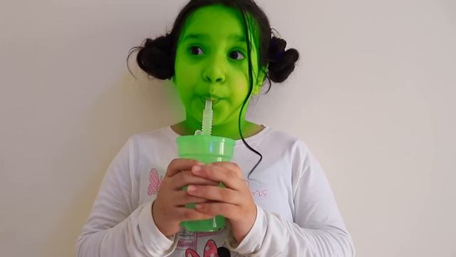 Shafa Pretends to play with his Magic Pen - Preschool toddler learn color смотреть онлайн