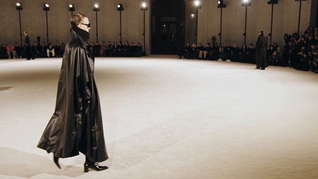 SAINT LAURENT - MEN'S WINTER 23 SHOW смотреть онлайн