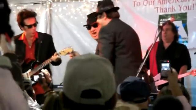The Blues Brothers: Sweet Home, Chicago смотреть онлайн
