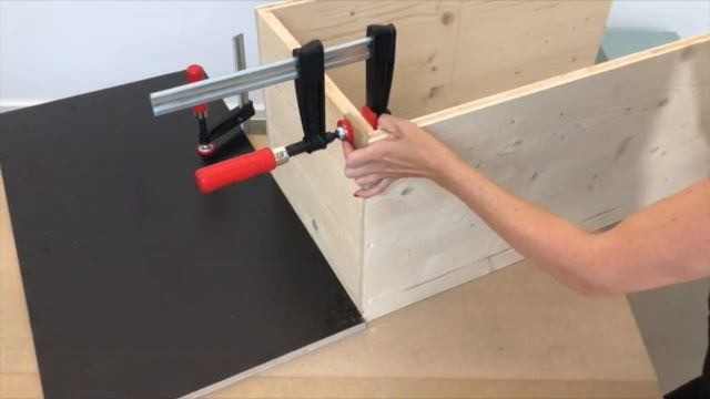 Ein Einblick in den Bau eines Wurmkomposters смотреть онлайн