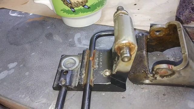 Петля двери ремонт.Фольксваген Пассат б6. смотреть онлайн