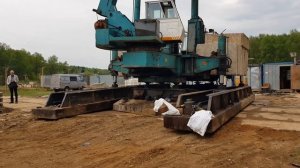 Китайская шагающая сваебойная машина.