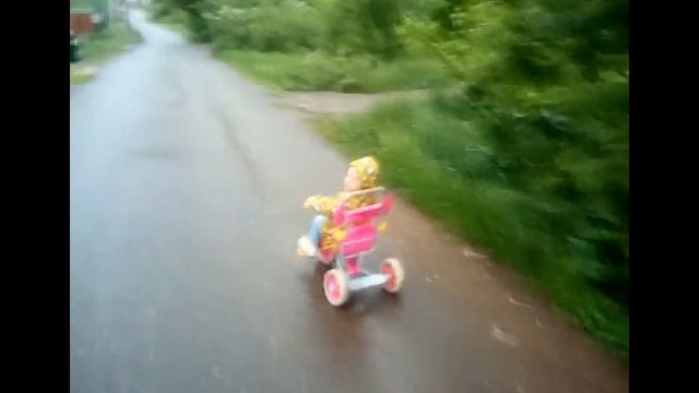 VLOG маленькой блондинки: Челендж гонки на велосипеде и самокате, прыжки по лужам. #28 мая смотреть онлайн