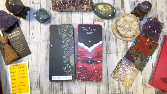Walkthrough of the new 7th Ed Jonasa Jaus and 4th Ed Stunning Tarot смотреть онлайн