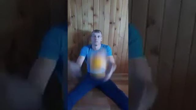 Упражнения с мячом в домашних условиях (тренер-преподаватель по волейболу Лизунков А.Б.) смотреть онлайн