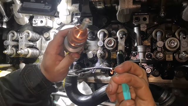 установка стаканчиков форсунок Volvo D12 смотреть онлайн
