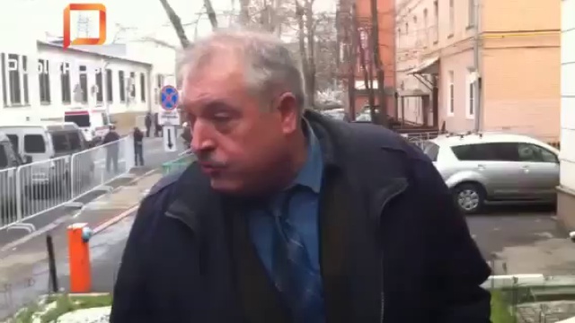 PublicPost. Отец Агафонова у здания суда смотреть онлайн