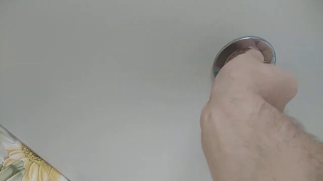 Как снять лампочку с натяжного потолка? смотреть онлайн