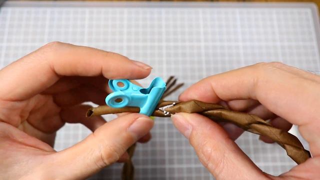 紙で作る 壁飾りの飾り土台の作り方！（音声解説あり）DIY ペーパーフラワーなどの花の飾り付けに！【つくるモン】 смотреть онлайн