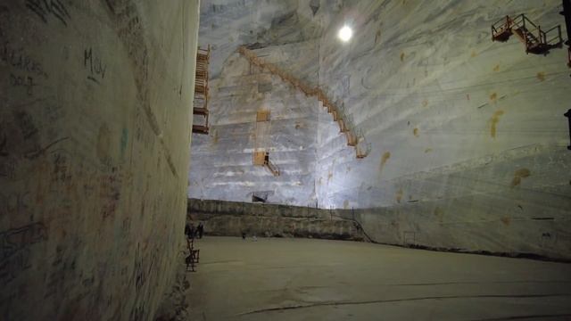 ▪4K▪Romania Walks??: Slanic Prahova. The largest salt mine in Europe: 208 meters deep. смотреть онлайн