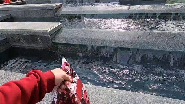 ▶️Движ.Крым сегодня Набережная Ялты Музыканты Море Собаки Люди 15 апреля 2023 смотреть онлайн