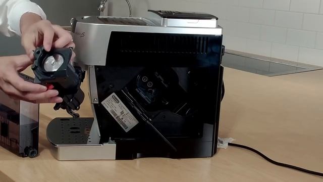 De'Longhi Magnifica S ECAM22.110.SB - 咖啡機清潔及保養 смотреть онлайн
