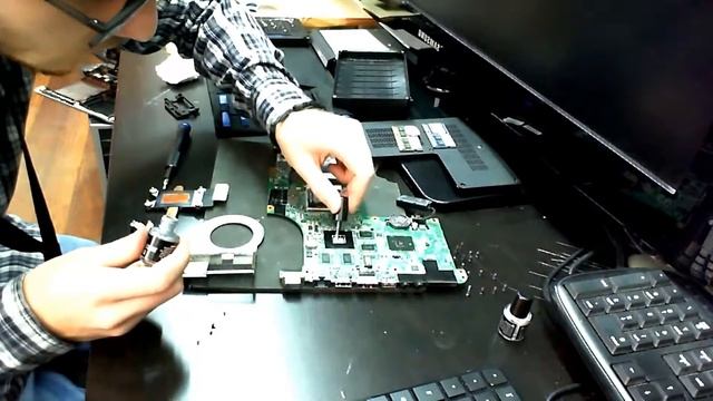 HP Pavilion dv6-3195ep disassembly and fan cleaning смотреть онлайн