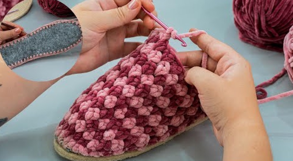 Вязаные крючком тапочки на подошве из плюшевой пряжи - теплые и удобные! смотреть онлайн