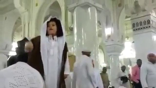 Призыв 5 летнего мальчика. Мечеть Масджидуль Харам (Мекка) смотреть онлайн