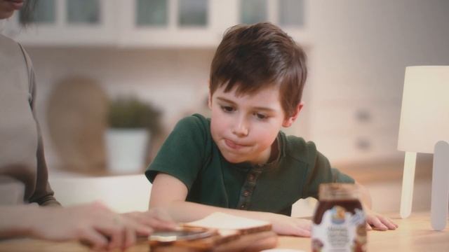 Мягкий молочный шоколад "Коровка из Кореновки" без пальмового масла смотреть онлайн