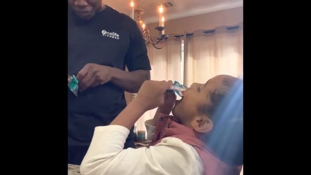 Dad crushes daughter in gummy eating and gulp challenge(she thinks he cheated) смотреть онлайн