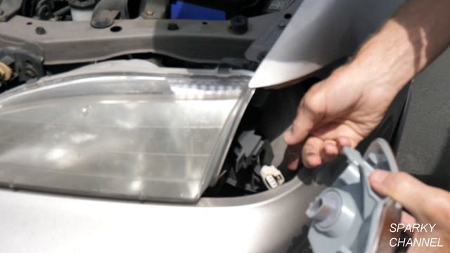 Toyota Corolla 1998-2000 Driver Turn Signal Lamp Replacement