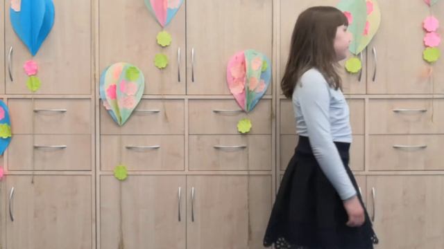 Кристина К. читает стихотворение "Весёлые стихи" (Р. Сеф) смотреть онлайн