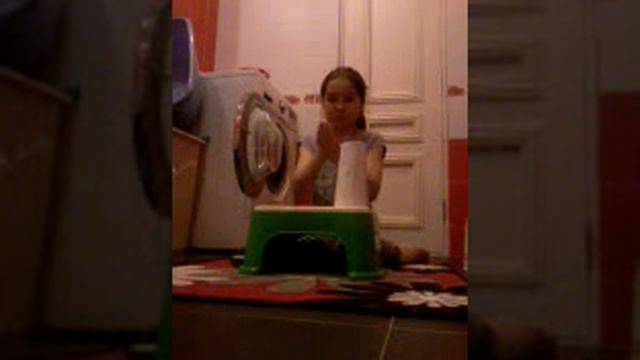 Как играть на стаканчике 《толик》(cups) смотреть онлайн