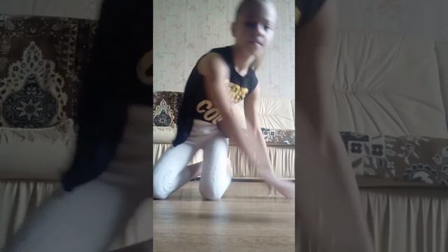 Стойка на руках+ отжимания на коленях+ обычное отжимания. смотреть онлайн