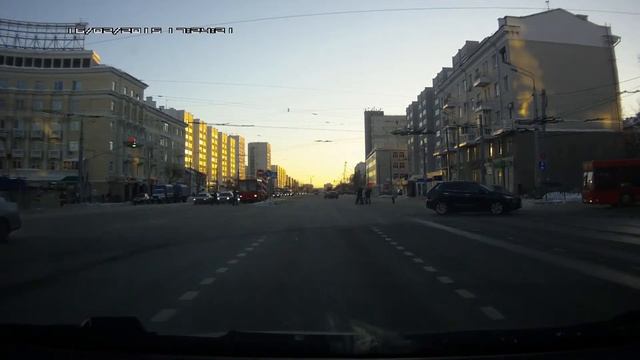 Двойная сплошная, встречка, красный свет светофора..... (Казань) смотреть онлайн