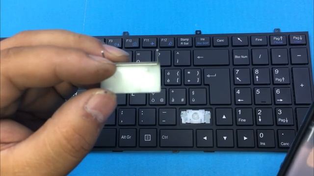 How to install and fix the keyboard keys of Clevo W350 W350ET W350sk W350ST W355 W370 W370SK смотреть онлайн