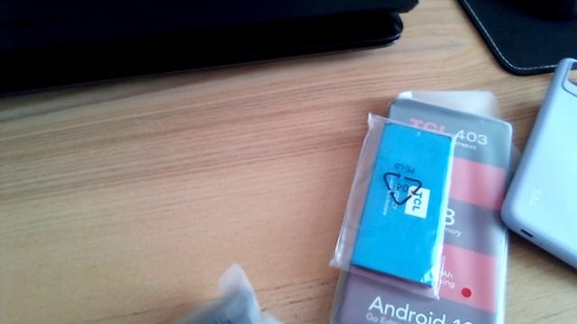 Unboxing TCL 403 Smartphone смотреть онлайн