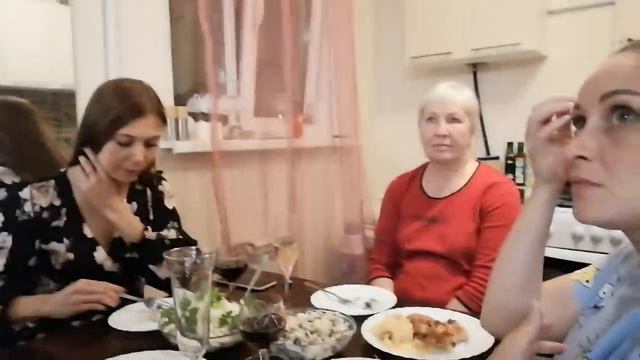 Никого лишнего / Только самые близкие смотреть онлайн