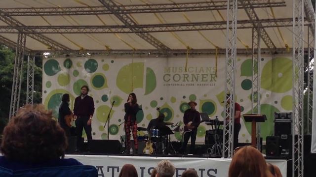 Let Me Love You (ft. Boom Forest) - Erin McCarley смотреть онлайн