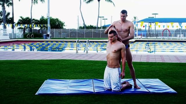 Swimming Workouts -- Dryland Stretching Exercises смотреть онлайн
