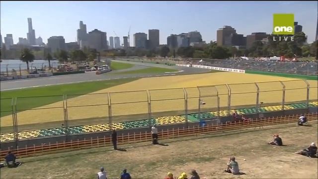 Red Bull F1 vs V8 Supercar vs C63 AMG (2014, Melbourne Australia) смотреть онлайн