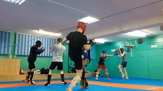 Работа в парах по пятницам. Спарринги. Нокдаун от Макса вертухой с ноги. смотреть онлайн