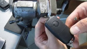 КАК ВЫБИТЬ ШТИФТ С ВЫКИДНОГО КЛЮЧА / ЗАМЕНА ЛЕЗВИЯ.