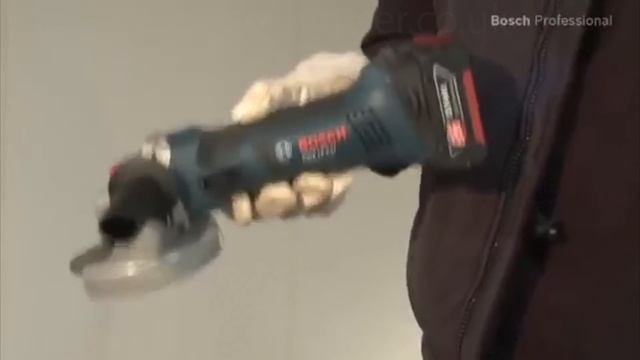Bosch GWS 18V LI Professional Cordless Angle Grinder Product Overview смотреть онлайн
