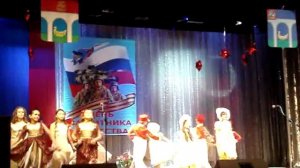 Дети поют песню Аты-баты,шли солдаты