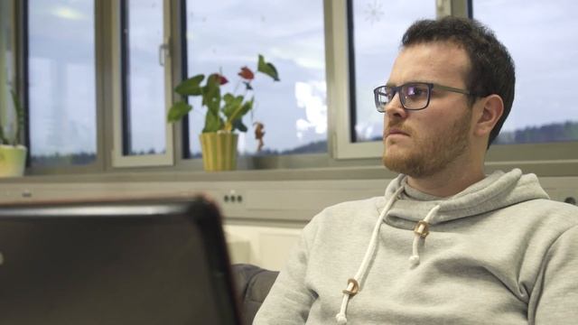 Fellowes Lotus™ sedeče-stoječa delovna postaja смотреть онлайн