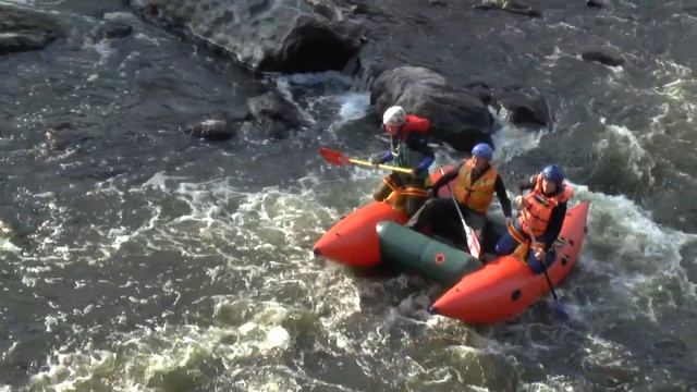 Три человека | Тестирование спортивного безрамного катамарана на пороге Ревун (Часть 2) смотреть онлайн