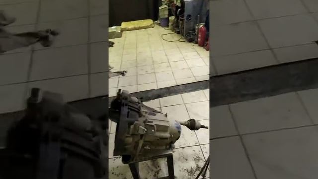 Рено логан. Замена сцепления. смотреть онлайн