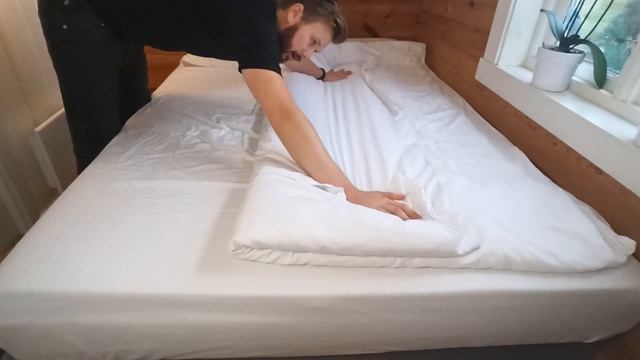 How to Fold a Blanket (With ENGLISH Instructions) смотреть онлайн